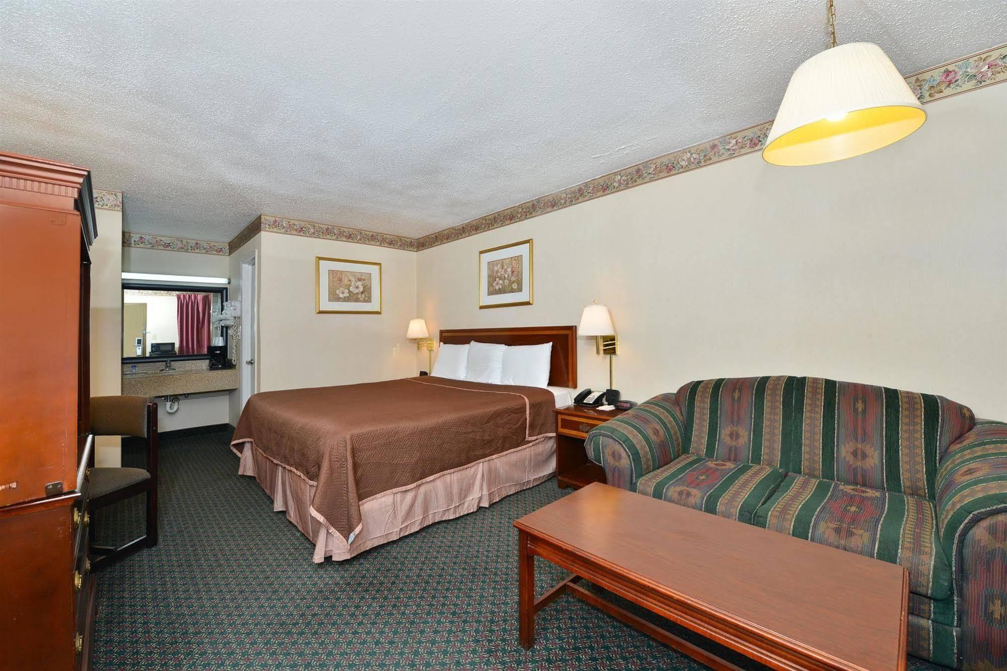 Americas Best Value Inn - Fredericksburg North Bagian luar foto