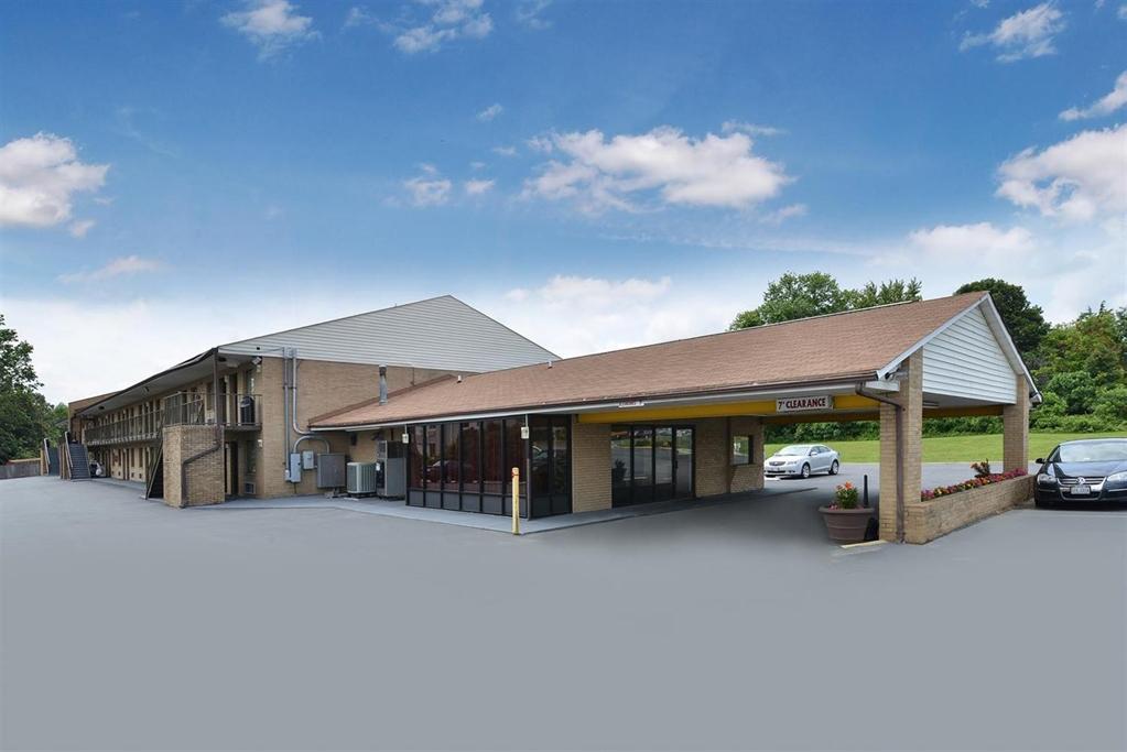 Americas Best Value Inn - Fredericksburg North Bagian luar foto
