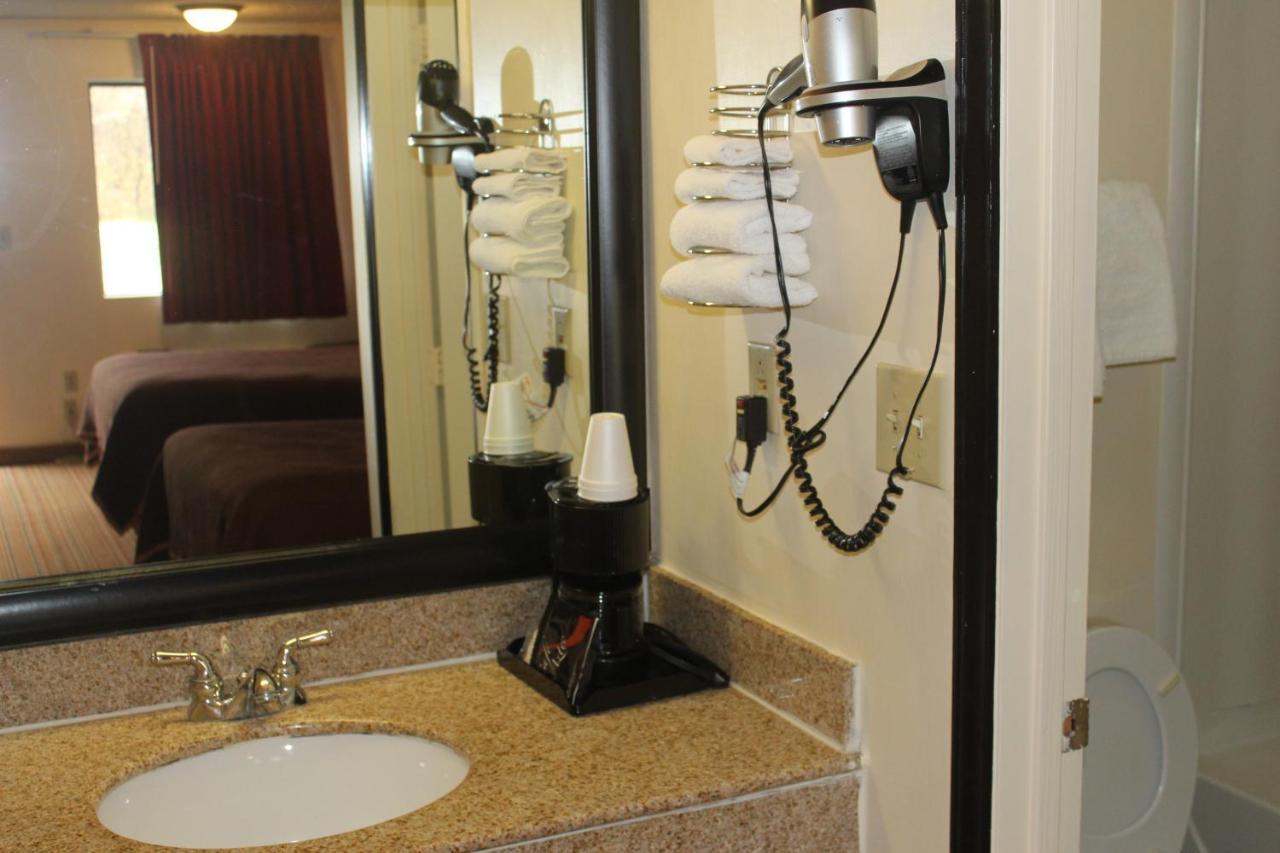 Americas Best Value Inn - Fredericksburg North Bagian luar foto