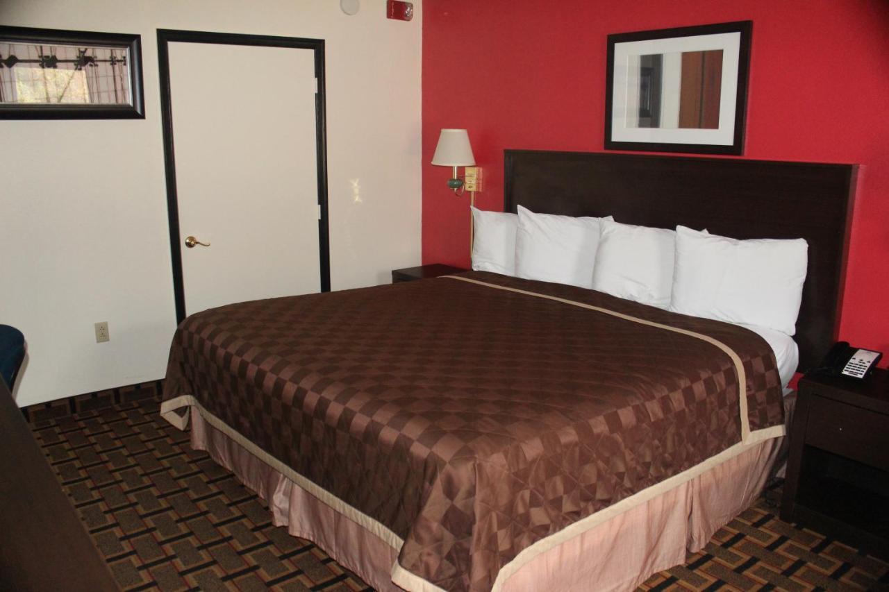 Americas Best Value Inn - Fredericksburg North Bagian luar foto