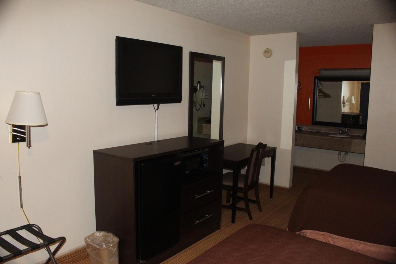 Americas Best Value Inn - Fredericksburg North Bagian luar foto